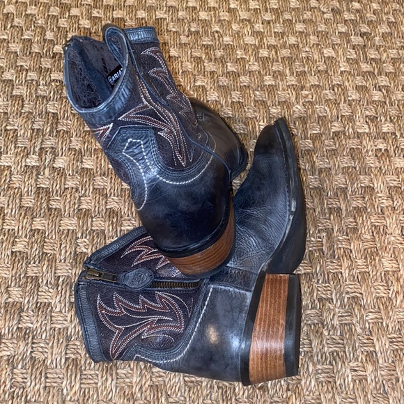 Ariat Billie Unbridled ankle booties NWOT - Picture 10 of 11